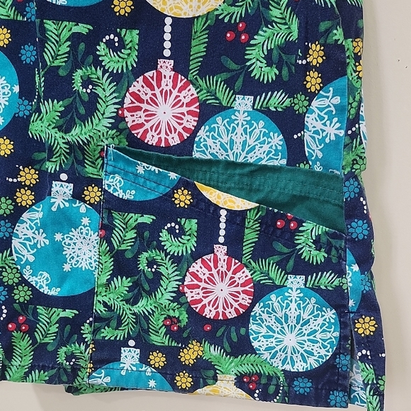 Vtg Butter-Soft Originals Floral And Chrismas Scrub Top - Picture 5 of 9